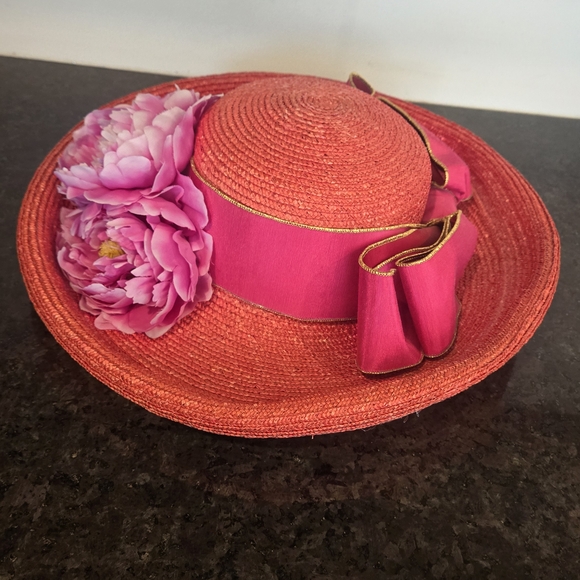 Chic Pink Women\'s Hat with Floral Accent